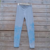 Printed leggings in light grey with wave design in turquoise
