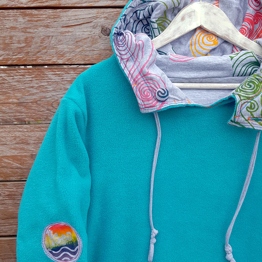 Close up-fleece side reversible hoody in marl grey/jade