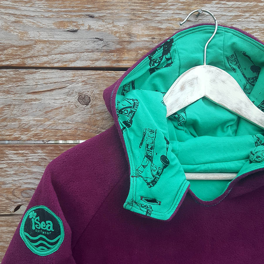 Kid's reversible hoody in plum/emerald - Close up Kid's reversible hoody in plum/emerald - fleece close up