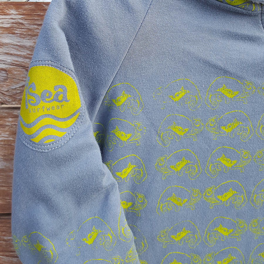 Kid's reversible hoody in light grey /dark grey - Close up - print Kid's reversible hoody in light grey /dark grey - close up