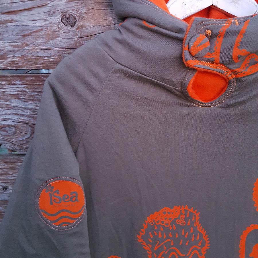 Kid's reversible hoody in orange/olive - Close up Kid's reversible hoody in orange/olive - close up