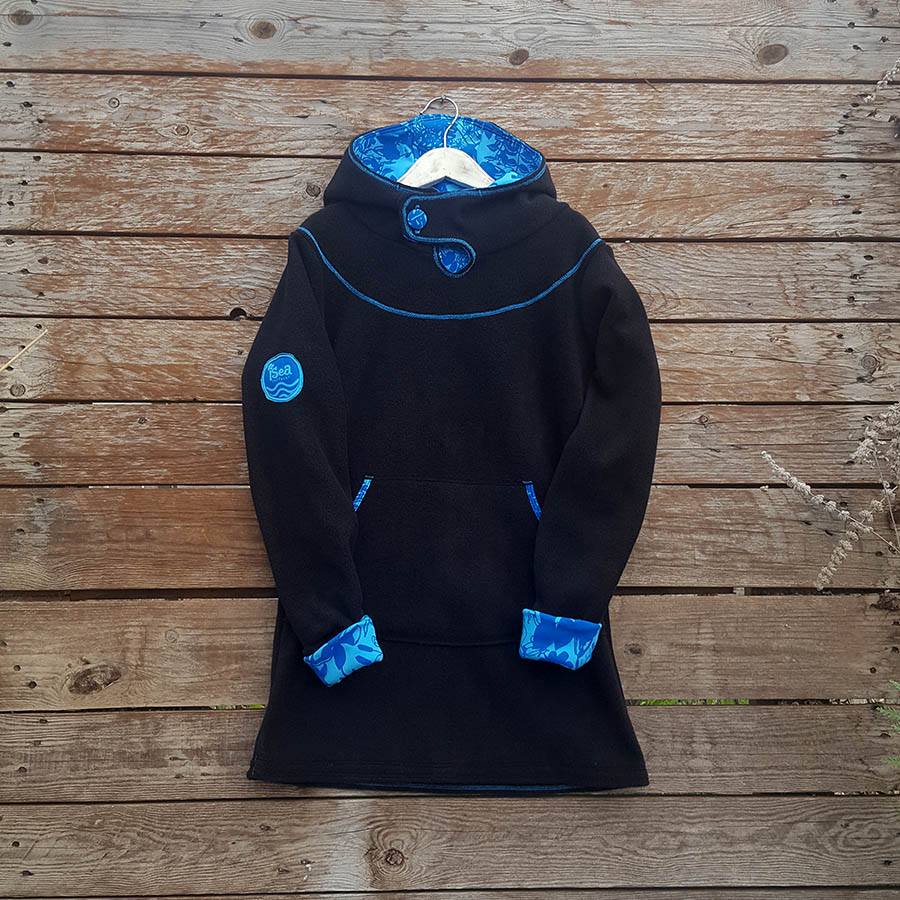 Girl's hoody dress in black/turquoise with love birds Girl's hoody dress in black/turquoise