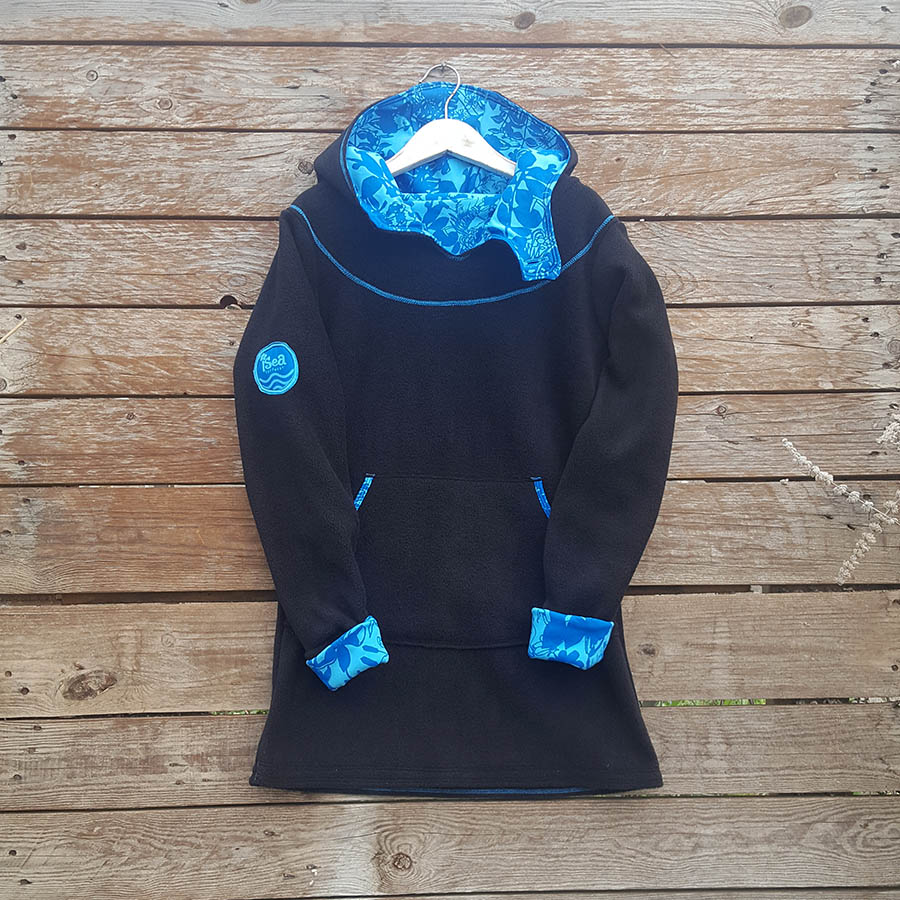 Girl's hoody dress in black/turquoise with love birds Girl's hoody dress in black/turquoise