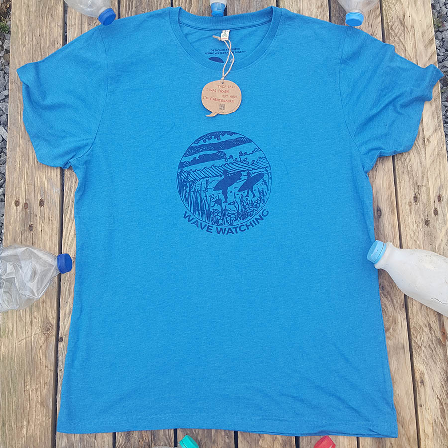 Recycled T-shirt with wave watching design Recycled T-shirt with wave watching design